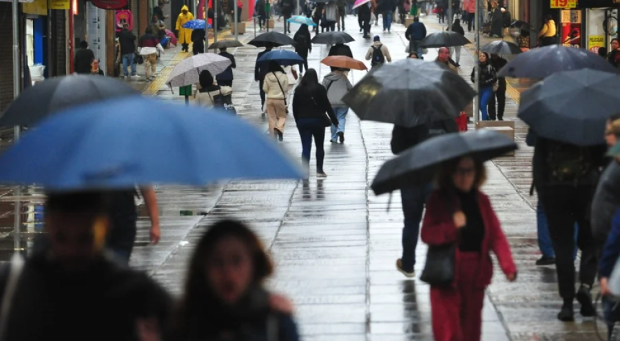 Segunda começa com sol, mas semana será marcada por chuva intensa no RS