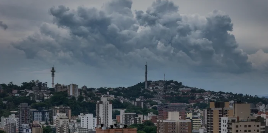 Sol abre o feriadão de Páscoa, mas frente fria pode trazer chuva e temporais no RS