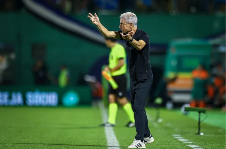 Grêmio chega com base definida e mistério no meio para o Gre-Nal 452