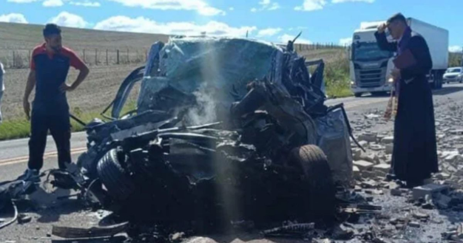 Padre presencia tragédia na BR-386 e emociona ao prestar último gesto de fé às vítimas